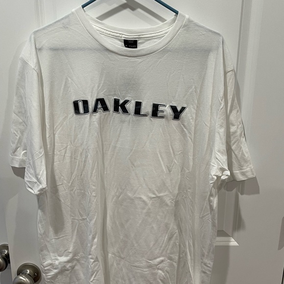 Oakley NWT white XXL t-shirt with camo graphic logo - Picture 2 of 8